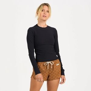 black vuori long sleeve